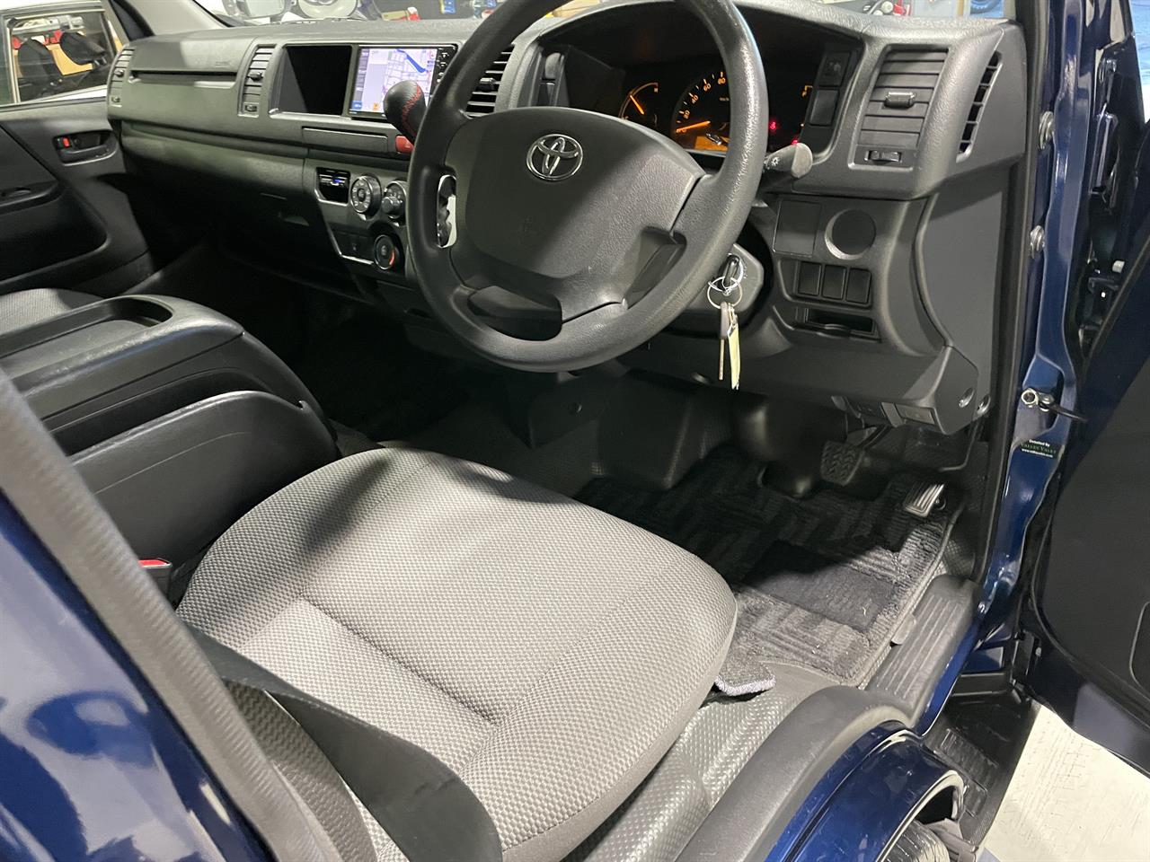 2014 Toyota hiace