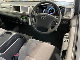 2012 Toyota hiace - Thumbnail