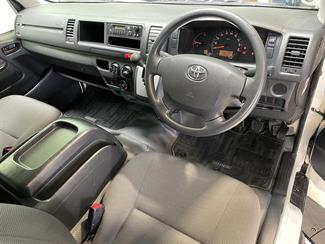 2015 Toyota hiace - Thumbnail