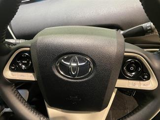 2016 Toyota PRIUS - Thumbnail