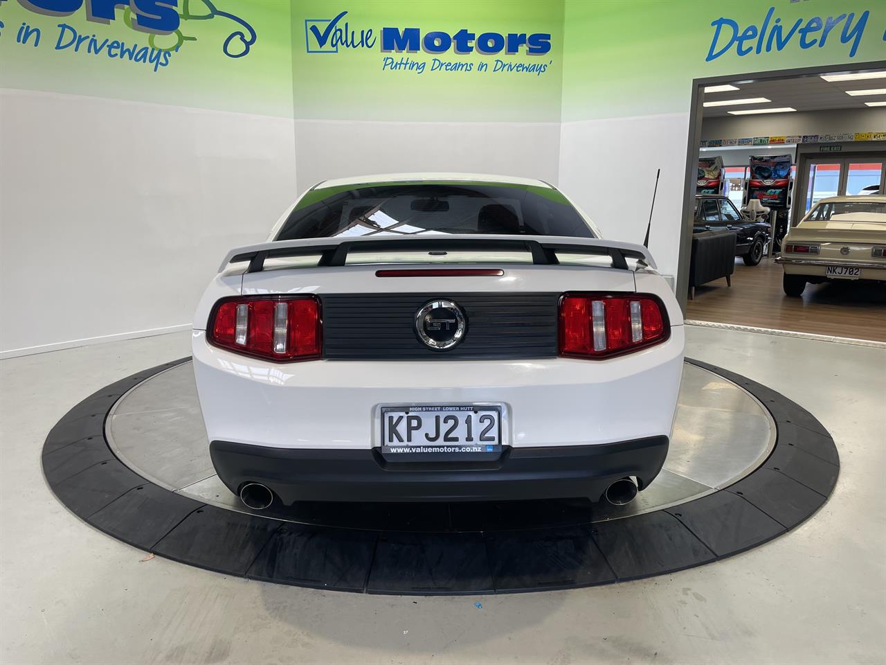 2010 Ford MUSTANG