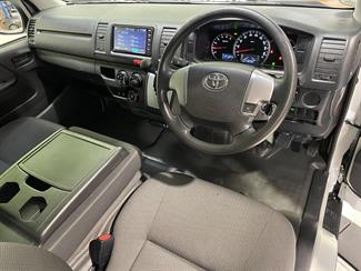 2019 Toyota hiace - Thumbnail