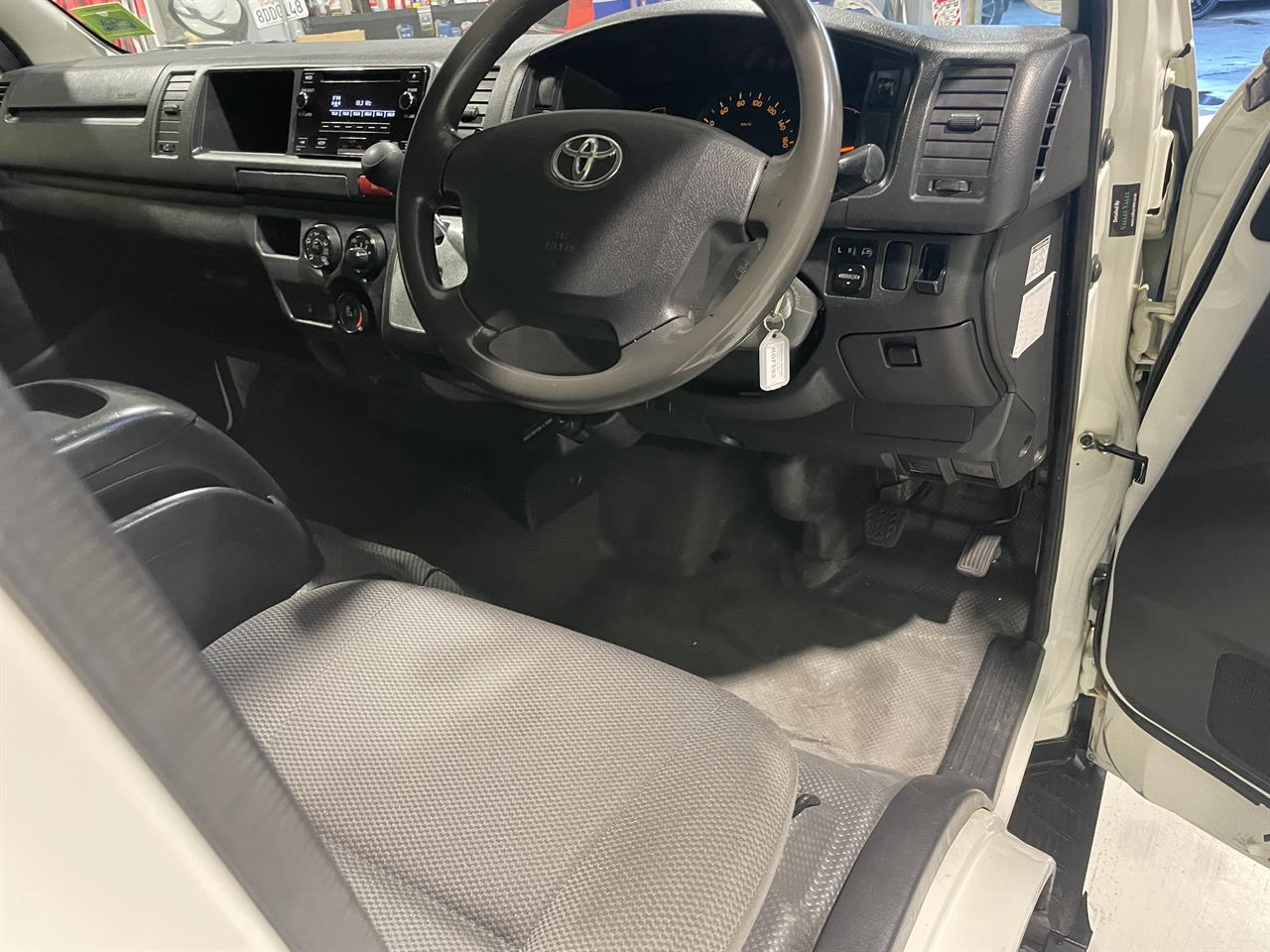 2016 Toyota hiace