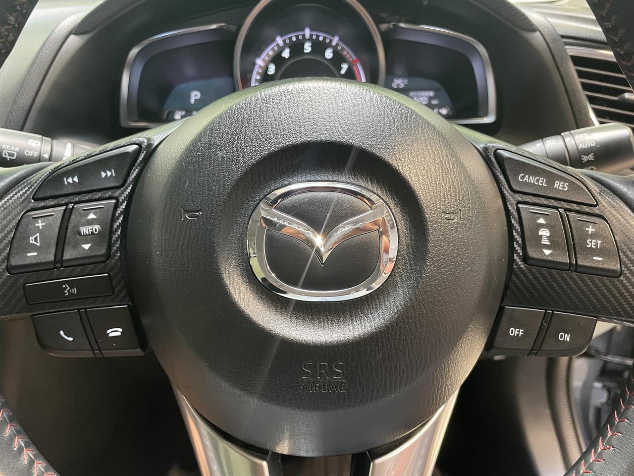 2014 Mazda axela